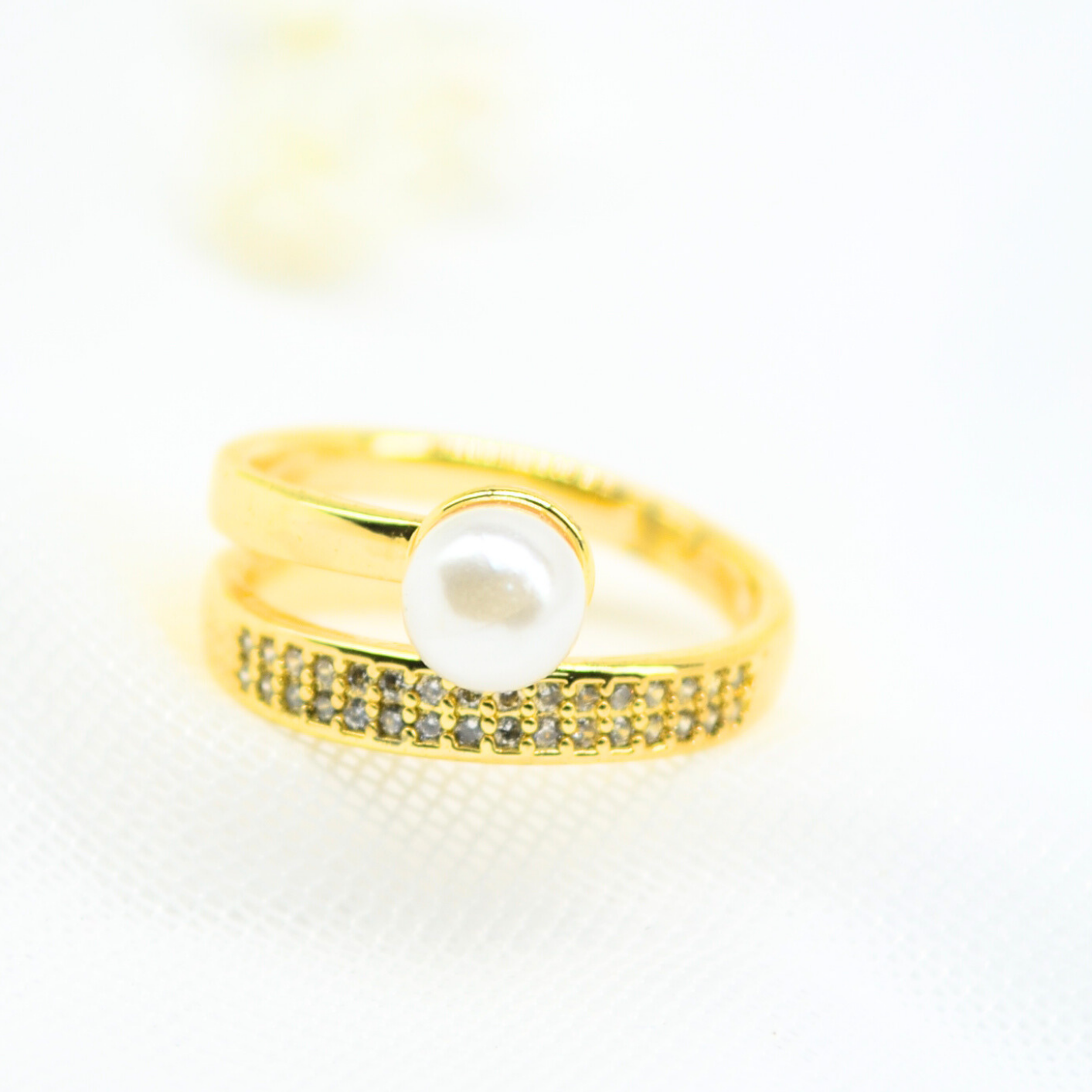 anillo perla y circones