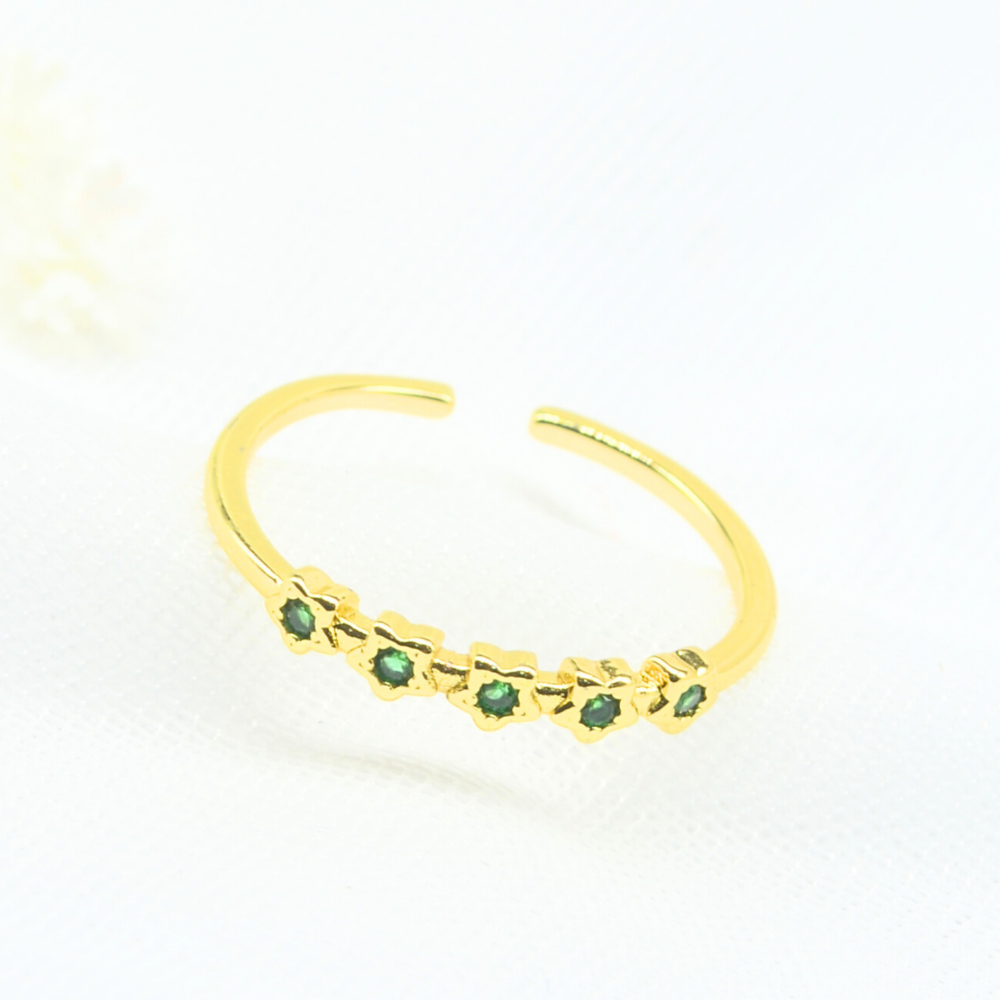 anillo flores esmeralda
