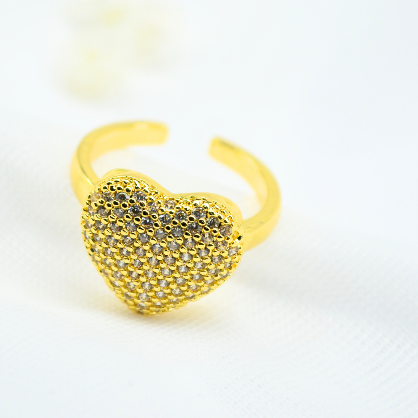 anillo corazón brillante