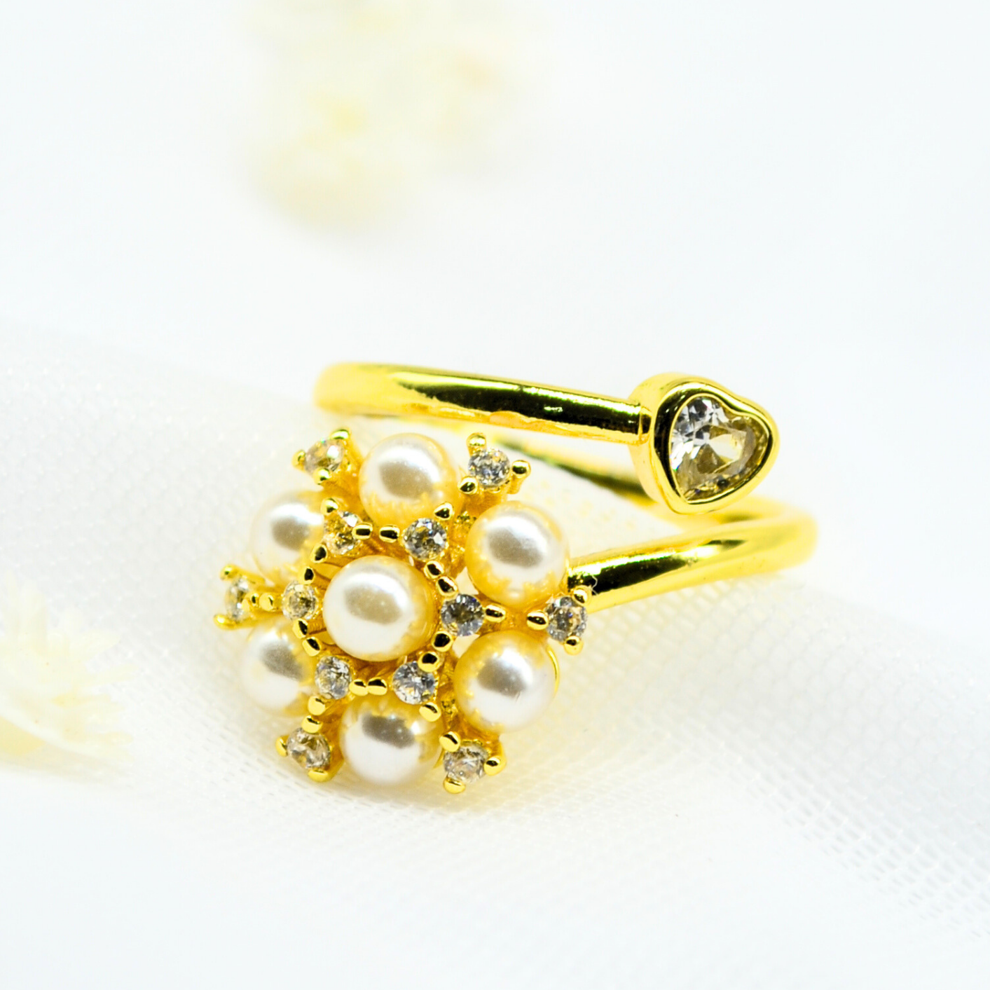 anillo perlas y corazón