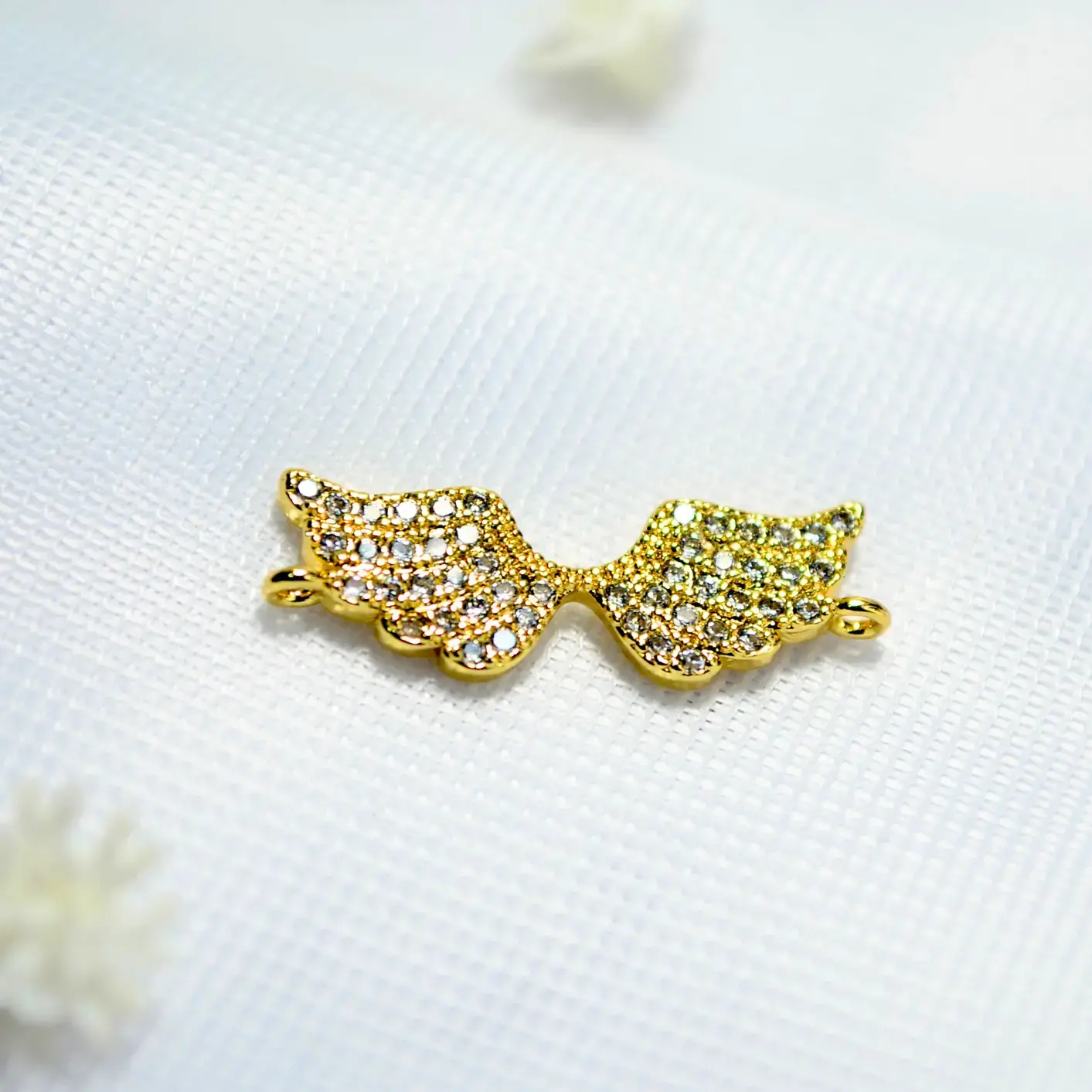 dije para pulsera alas de Ángel con circones.