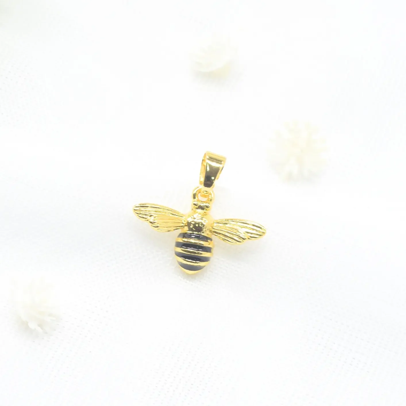 dije para cadena abeja