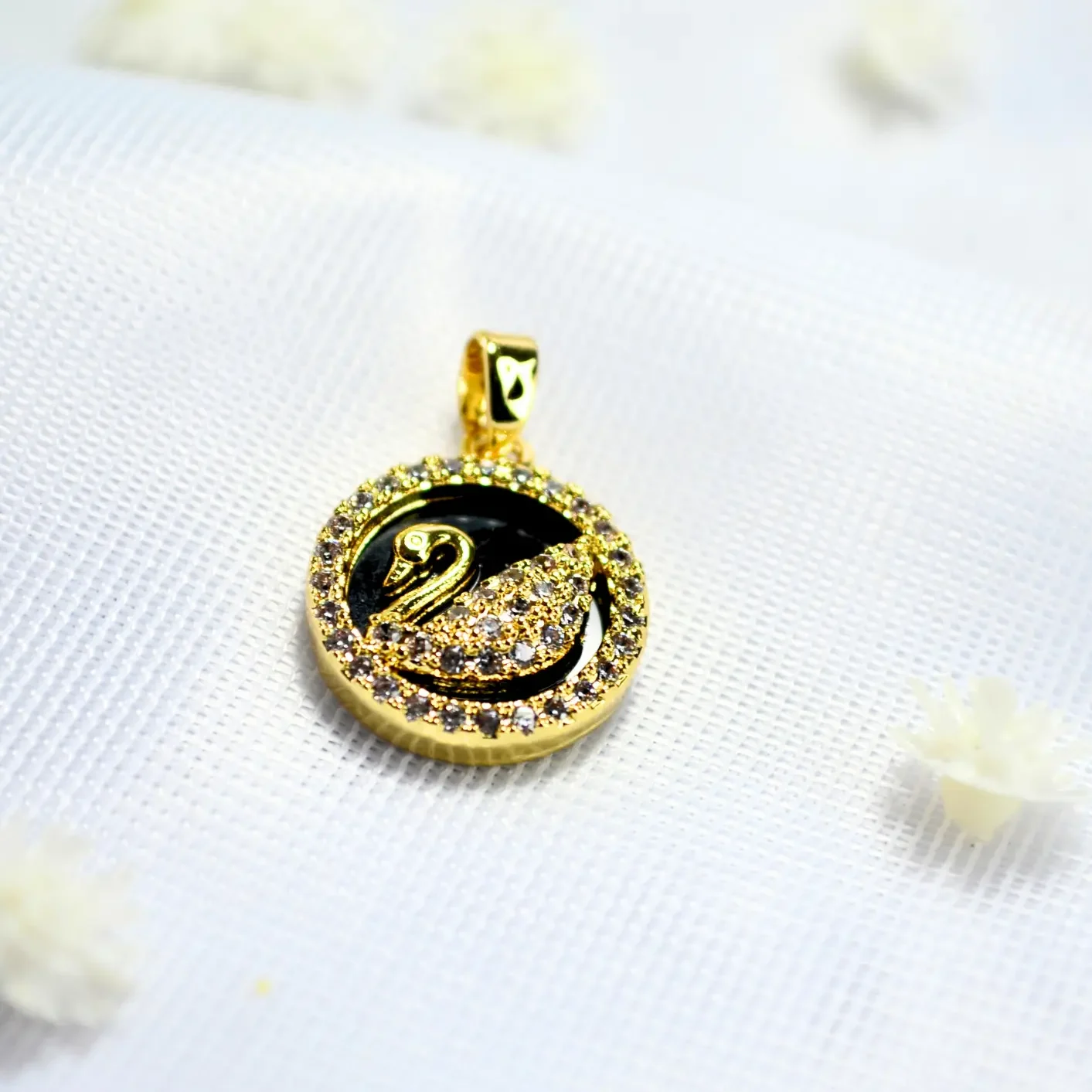 dije para cadena cisne elegante