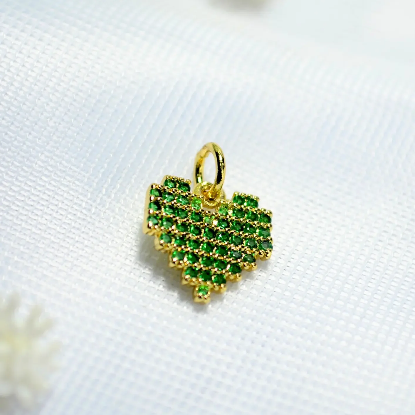 dije para cadena corazón esmeralda pixelado