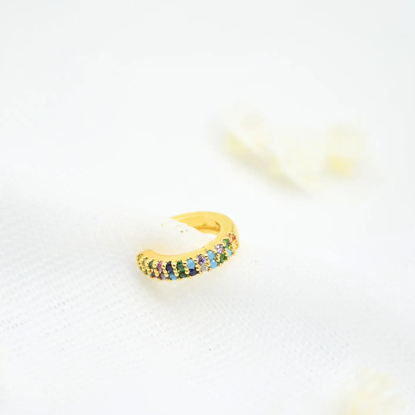 earcuff con doble hilera arcoíris