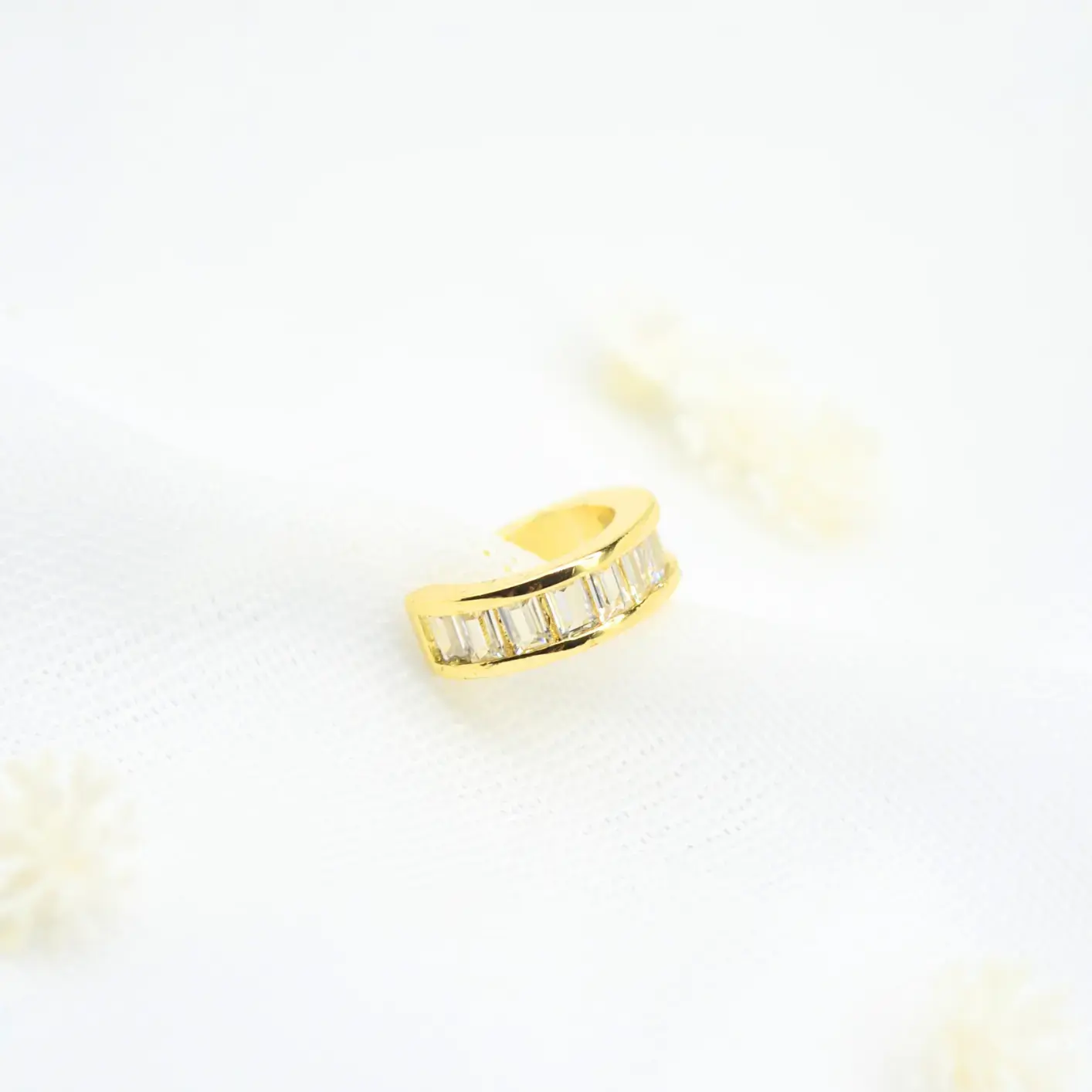 earcuff con hileras de circones