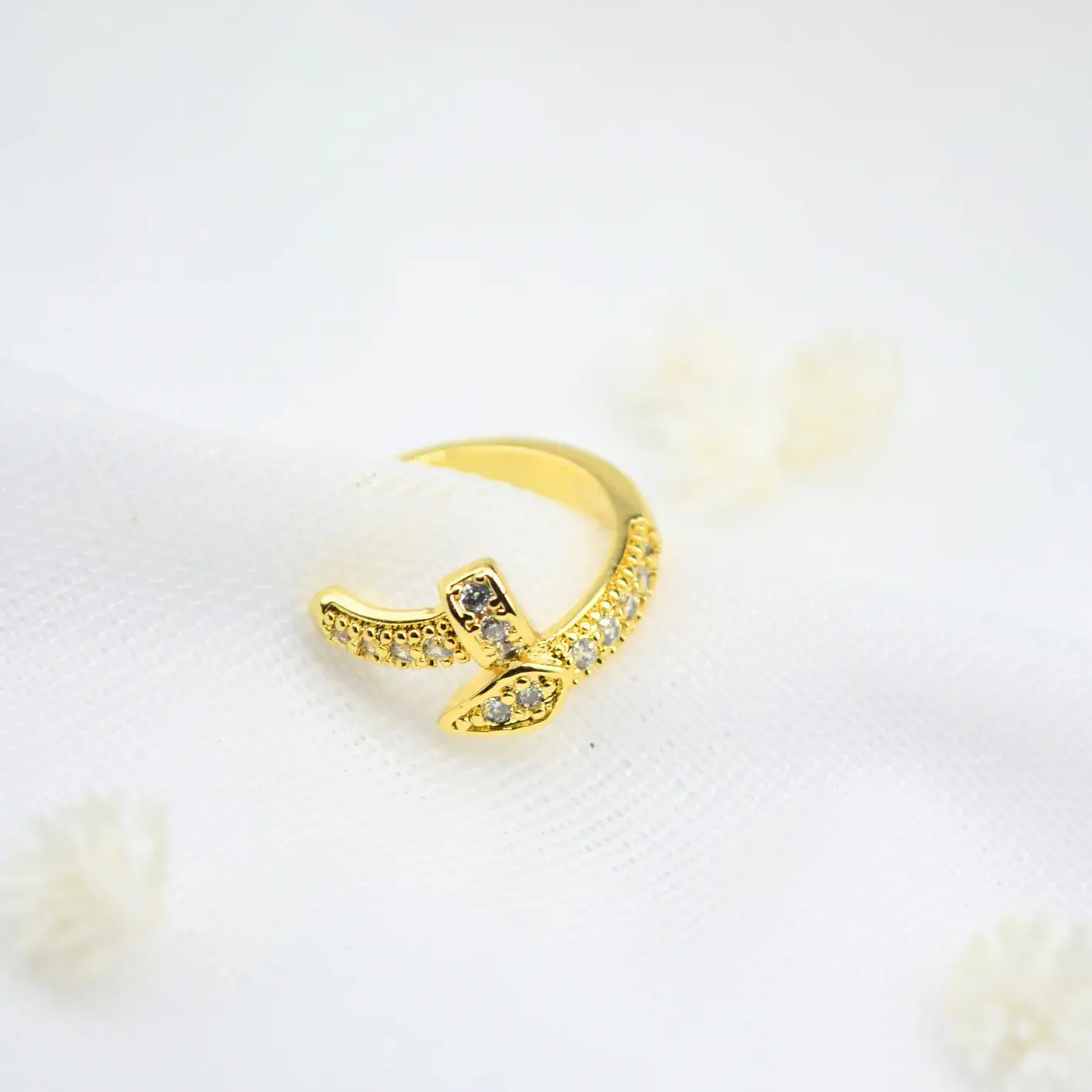 earcuff de serpiente con micro circones.