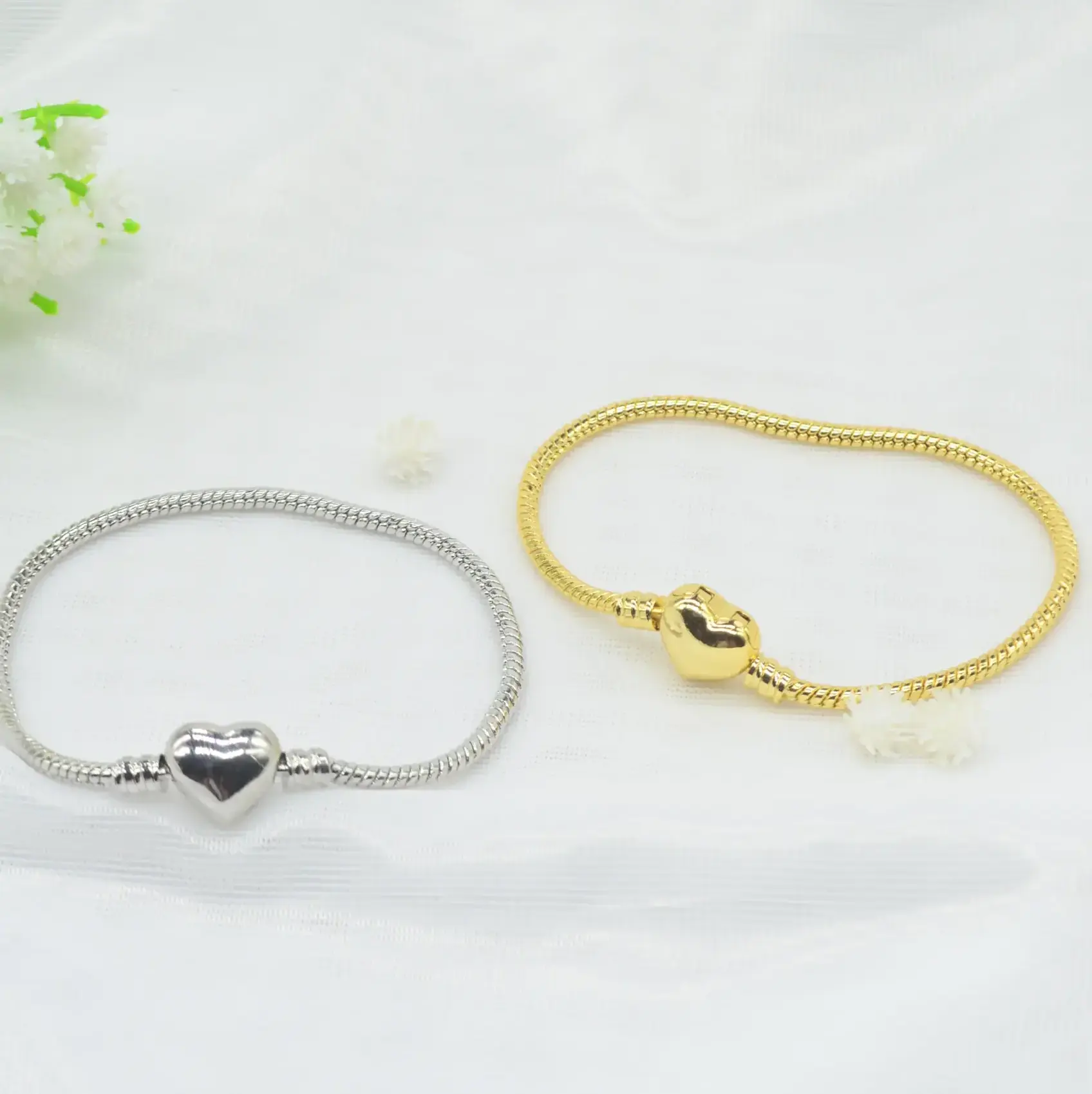 pulsera para charms con cierre de corazón