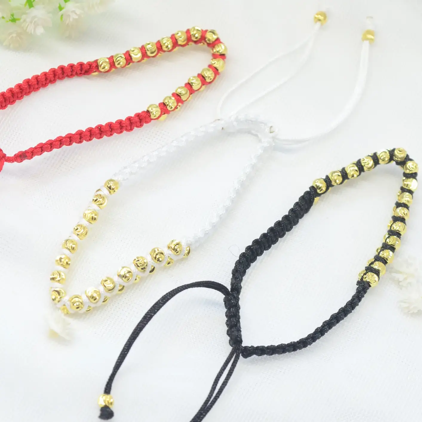 pulsera tejida de hombre con balines