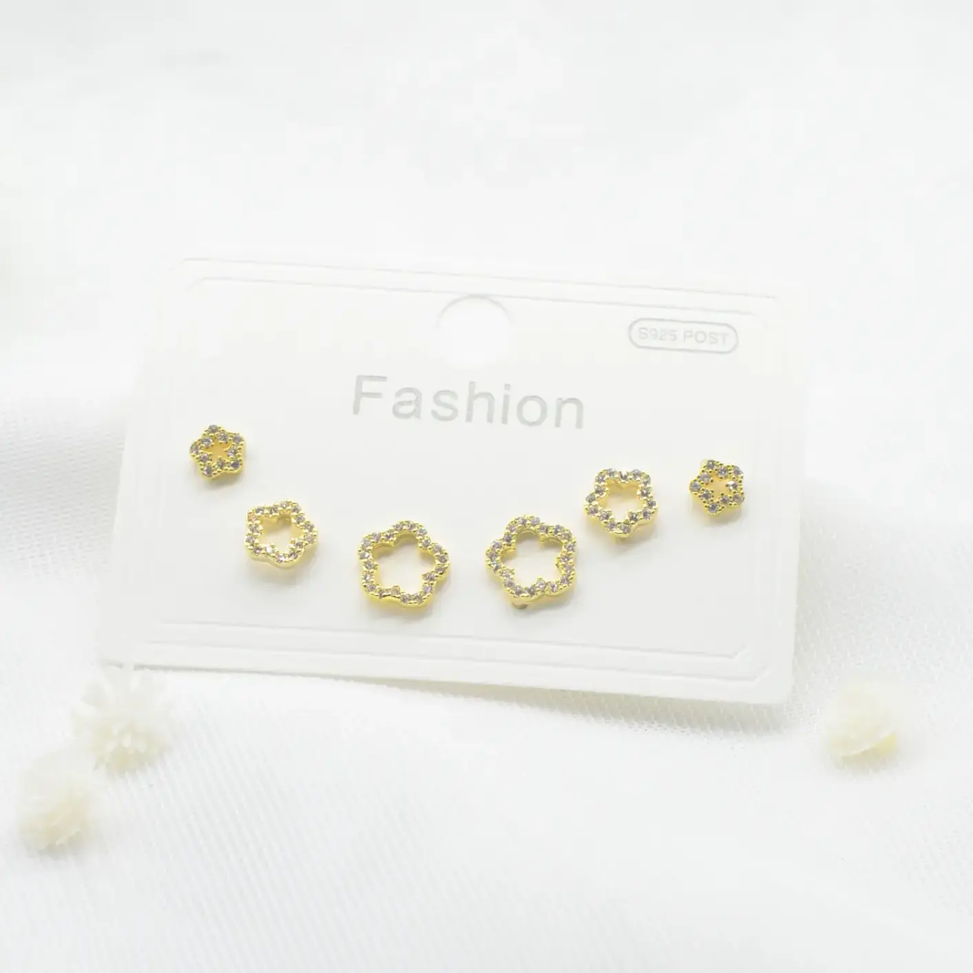set de topitos con silueta de flor