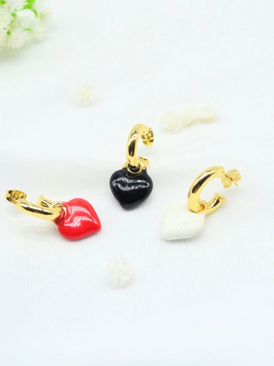 Topos de Media Argolla con Dije de Corazón Esmaltado